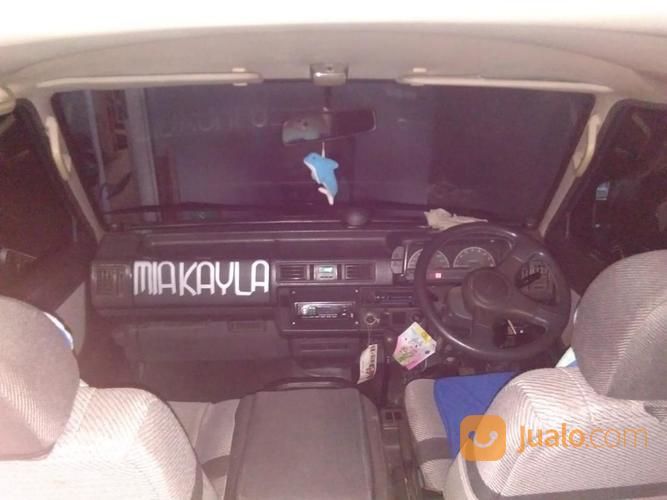 Mobil Mazda E2000