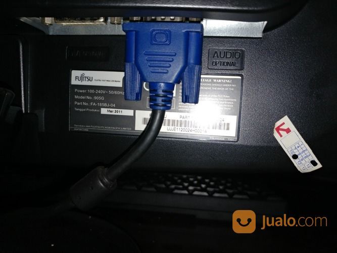 FUJITSU 905G - 18.5" LCD Monitor + Bonus Keyboard ProLink