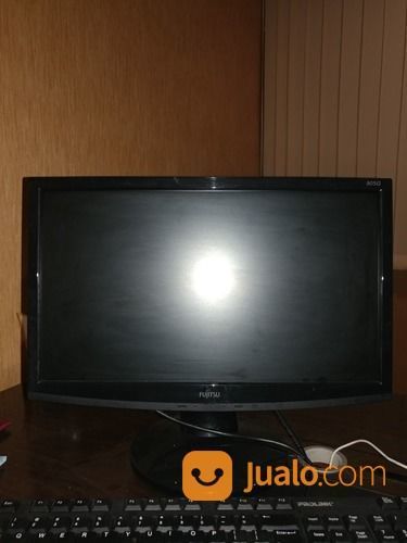FUJITSU 905G - 18.5" LCD Monitor + Bonus Keyboard ProLink