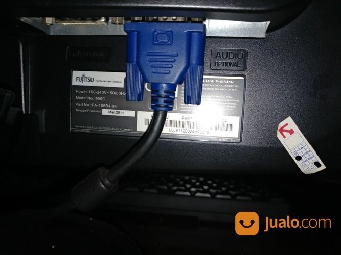 FUJITSU 905G - 18.5" LCD Monitor + Bonus Keyboard ProLink