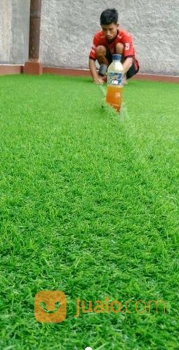 Rumput Sintetis Hijau Untuk Perkarangan Taman Luas