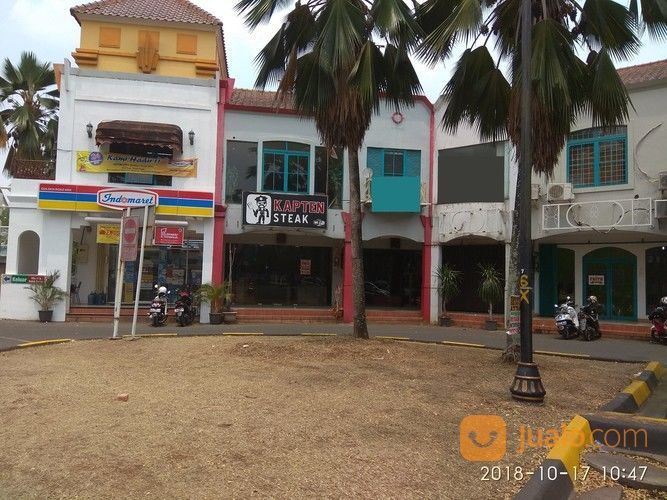 Ruko Golden ITC BSD. Kompleks Perdagangan Dan Komersial Ramai