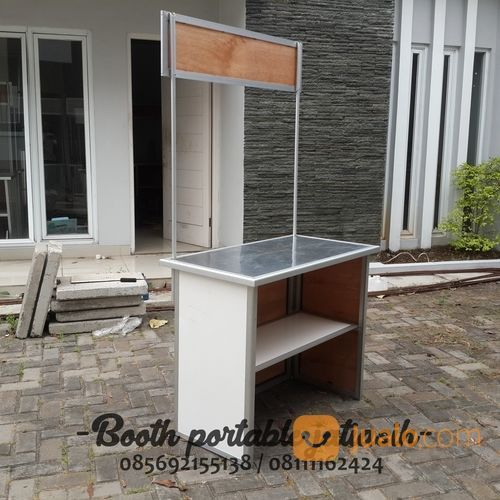 Meja Booth Portabel Milo Kepal Sostel