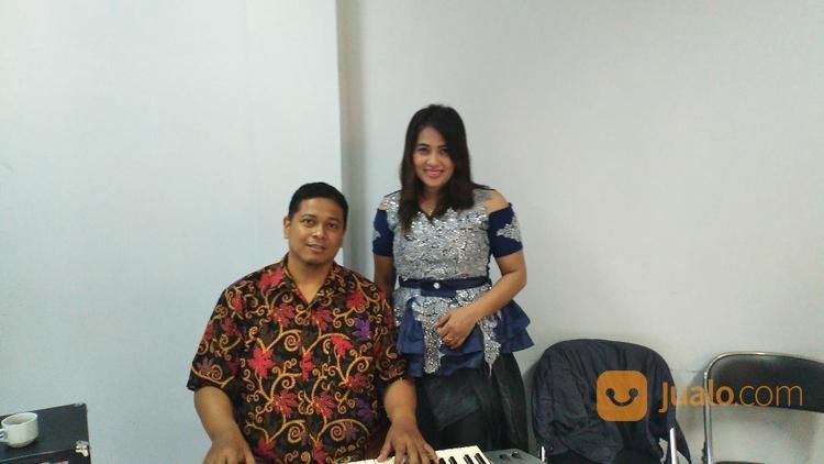 Jasa Pemain Electon & Penyanyi
