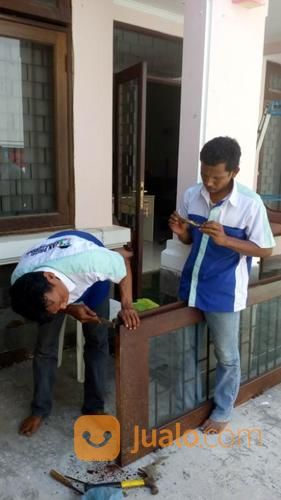 Tukang Kayu - Setel Pintu, Jendela, Kusen, Dan Perbaiki Perabot Kayu