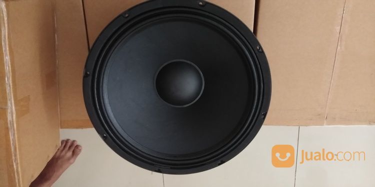 Speaker Subwoofer Rcf L18p300-P400-X400 Made In China 1000 Watt Kwalitas No1 Suara Mantaps