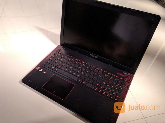 Gaming Laptop ASUS X550IU / Dual VGA 4,5GB / 8GB DDR4 / FX-9830 3,7GHz