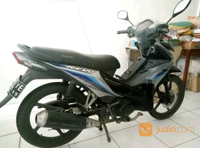 Motor Revo Tahun 2009 Warna Silver