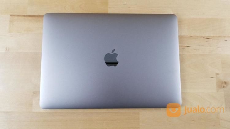 MacBook Pro (13-Inch Mid 2017) / Space Gray
