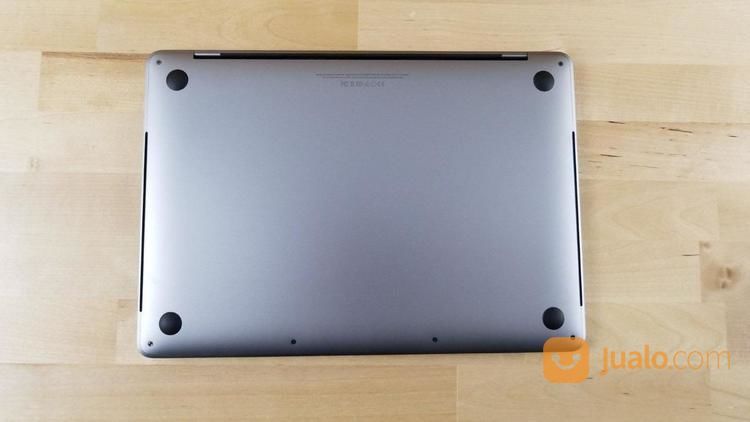 MacBook Pro (13-Inch Mid 2017) / Space Gray