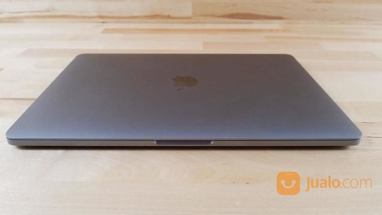 MacBook Pro (13-Inch Mid 2017) / Space Gray