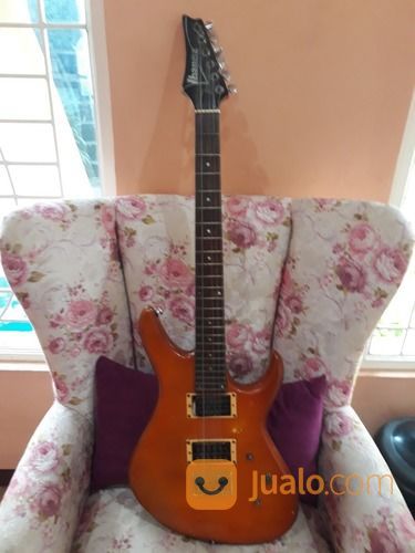 Gitar Listrik Ibanez Plus Tas Gitar Dan Kabelnya Sekaligus, Barang Masih Lumayan Oke, 600 Rb Aj