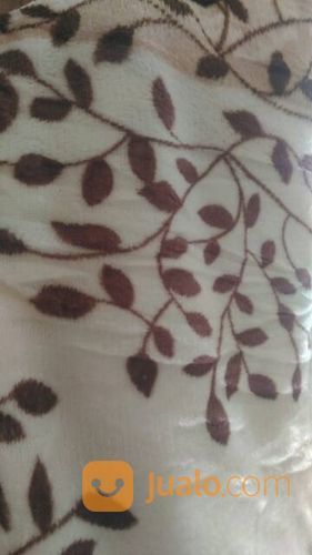 Selimut Motif Daun Ukuran 150x200
