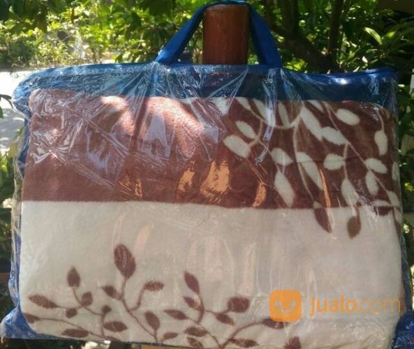 Selimut Motif Daun Ukuran 150x200