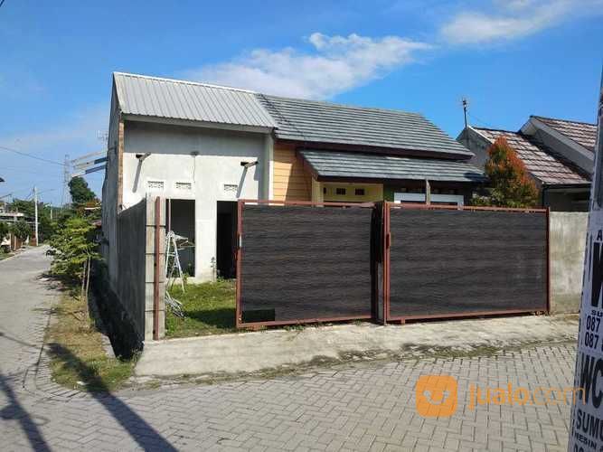 Rumah Di Perumahan Royal Mataram