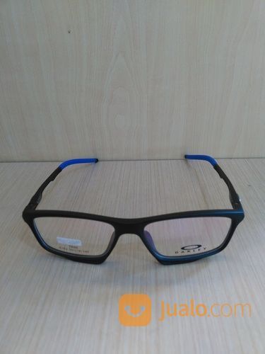 Frame Kacamata Oakley Dibagian Tangkainya Ada Pir Kombinasi Warna Biru Cocok Buat Pria