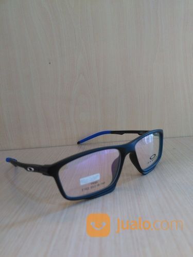 Frame Kacamata Oakley Dibagian Tangkainya Ada Pir Kombinasi Warna Biru Cocok Buat Pria
