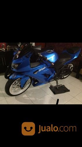 Motor Kawasaki Ninja 250r Warna Biru. Kondisi Masih Bagus 2010