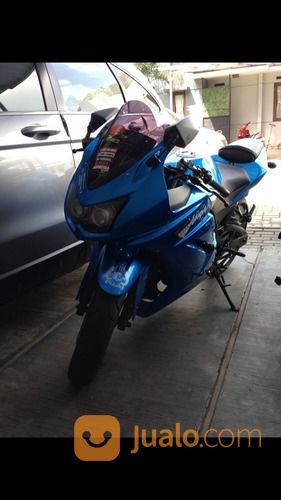 Motor Kawasaki Ninja 250r Warna Biru. Kondisi Masih Bagus 2010
