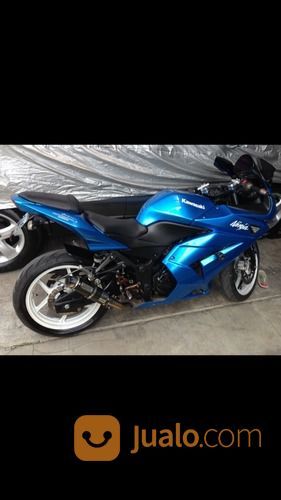 Motor Kawasaki Ninja 250r Warna Biru. Kondisi Masih Bagus 2010