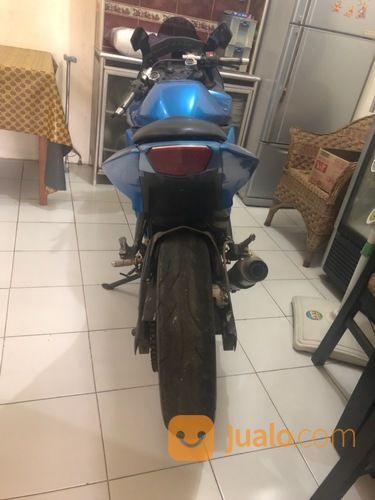 Motor Kawasaki Ninja 250r Warna Biru. Kondisi Masih Bagus 2010