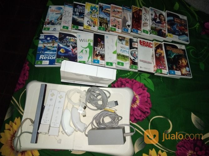 Nintendo Wii Dengan Kondisi Bekas Pakai Lengkap (Tanpa Kardus) Barang Masih Bagus Bisa Cek Di Lokasi