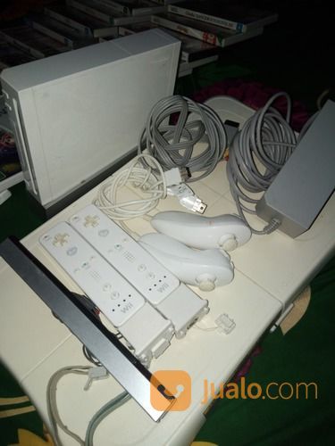 Nintendo Wii Dengan Kondisi Bekas Pakai Lengkap (Tanpa Kardus) Barang Masih Bagus Bisa Cek Di Lokasi