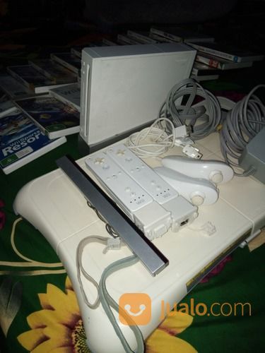 Nintendo Wii Dengan Kondisi Bekas Pakai Lengkap (Tanpa Kardus) Barang Masih Bagus Bisa Cek Di Lokasi