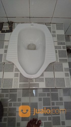 Jasa Membersihkan Kamar Mandi (Toilet Cleaning)