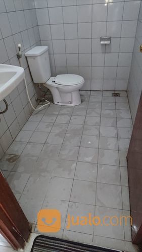 Jasa Membersihkan Kamar Mandi (Toilet Cleaning)