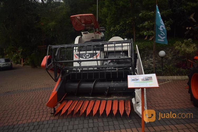 Mesin Panen Jagung Kubota DC 70 Plus Corn Kit