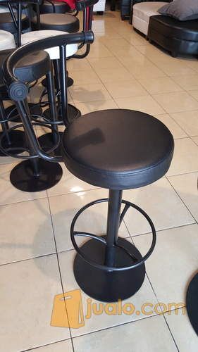 meja cafe tinggi hitam putih minimalis