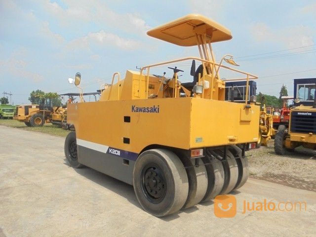 Alat Berat Pneumatic Tire Roller Kawasaki KR20D