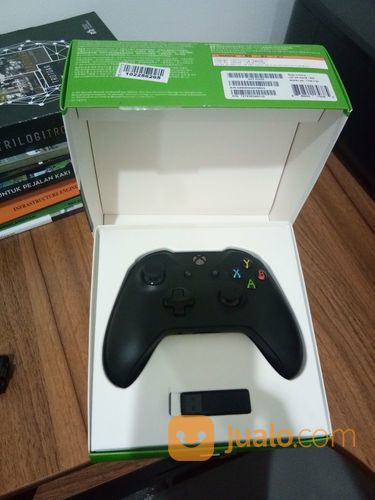 Xbox One S Controller & Wireless Adapter