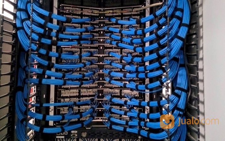 INSTALASI KABEL JARINGAN DAN PERAPIHAN SERVER