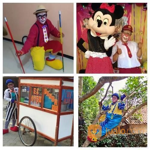 Badut Dan Tari Ular Lucu