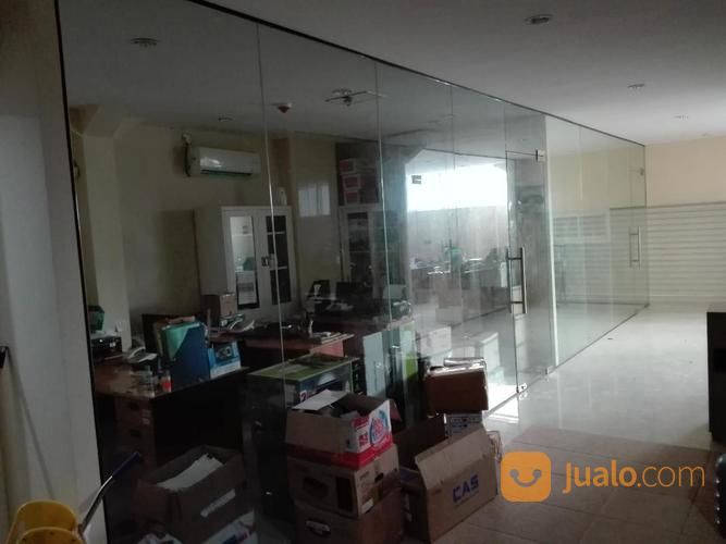 Sekat Partisi Kaca Kantor