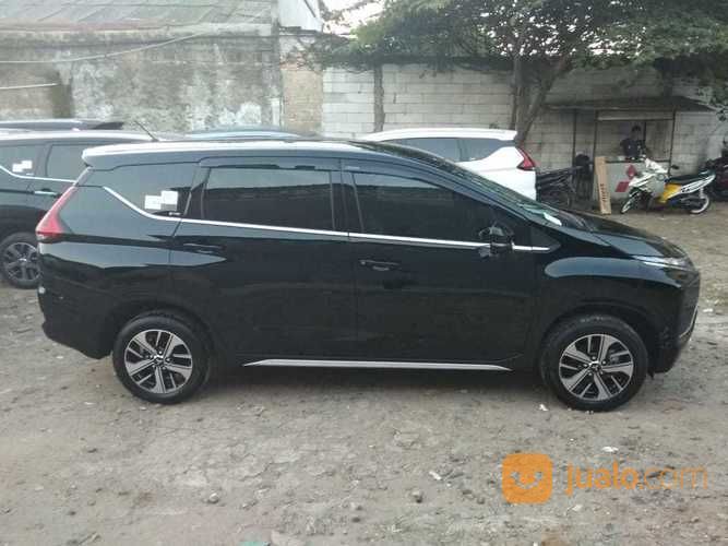 Mitsubishi Xpander Ultimate HITAM