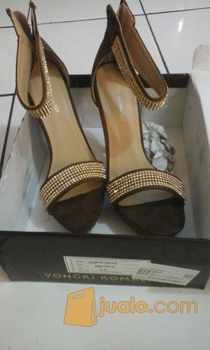 Sepatu High Heels Wanita YONGKI KOMALADI