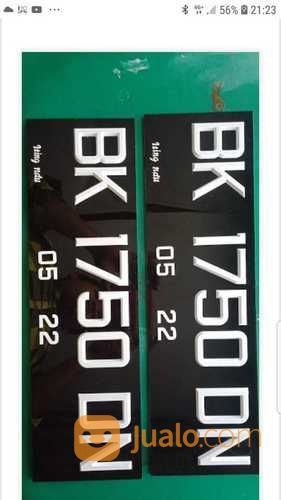 Plat Mobil Timbul Putih