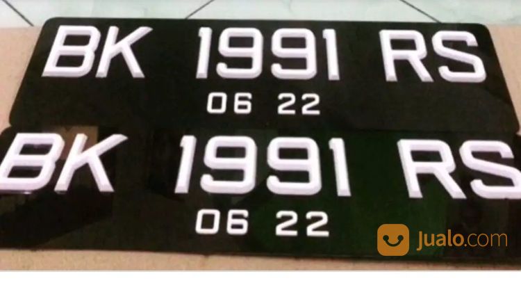 Plat Mobil Timbul Putih