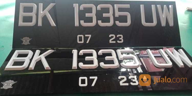 Plat Mobil Timbul Putih