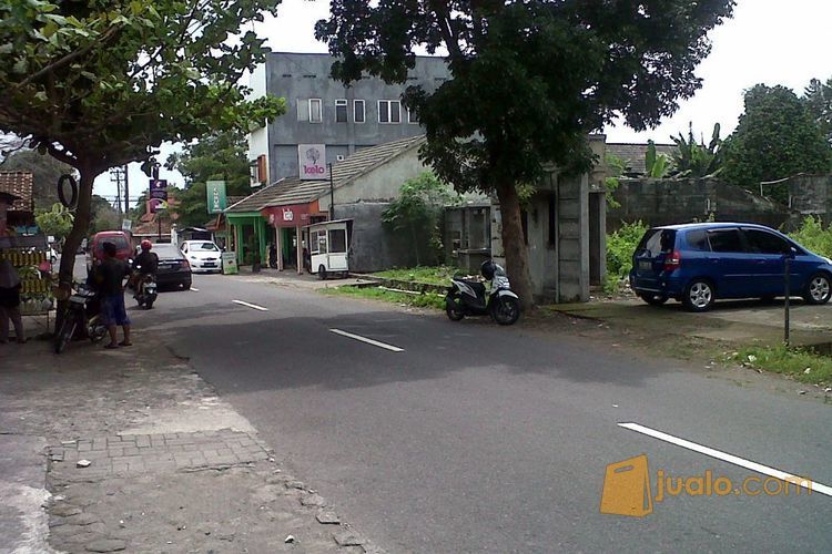 Tanah Tepi Aspal Utara Terminal Condong Catur Yogyakarta
