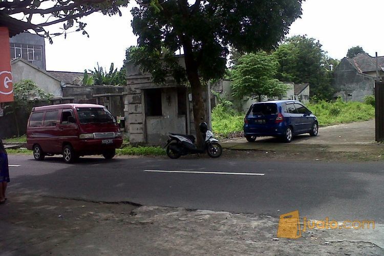 Tanah Tepi Aspal Utara Terminal Condong Catur Yogyakarta