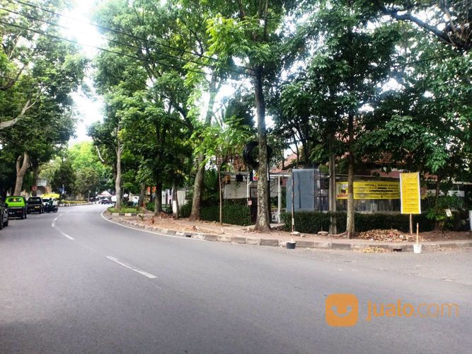 Rumah model Belanda sayap Dago dekat sekolah Aloysius