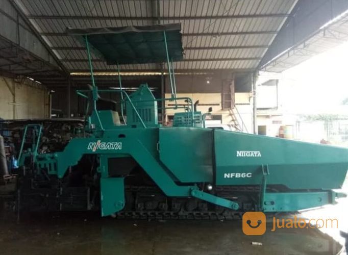 Alat Berat Asphalt Finisher Merk NIIGATA