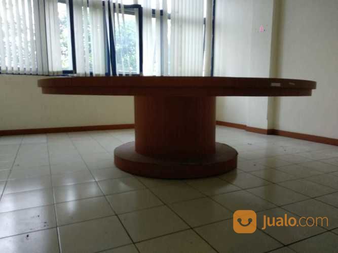 Meja Kayu Bundar Meeting Kantor Diameter 2,3 Meter