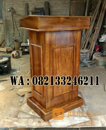Podium Kayu Jati