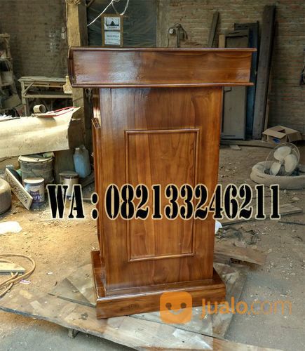 Podium Kayu Jati