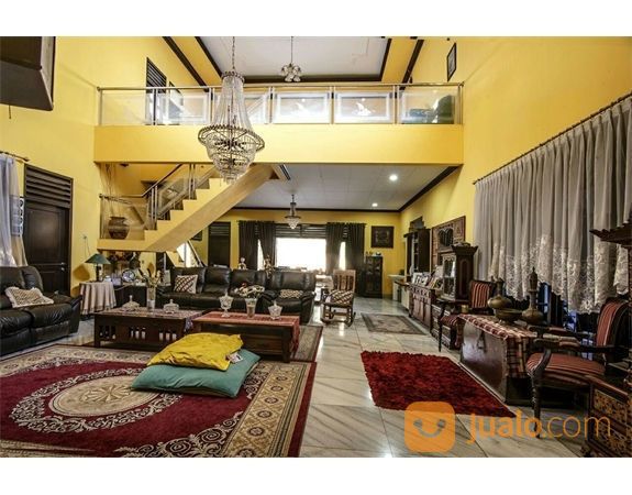 Rumah Mewah Besar Dalam Perumahan Pondok Gede